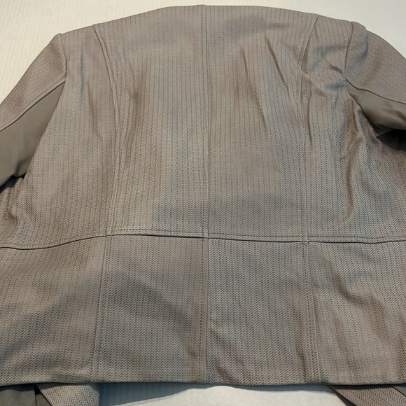NWOT G.I.L.I. Cloud Open Front Tonal Printed Leather Jacket with Pockets Size 10 - Picture 14 of 14